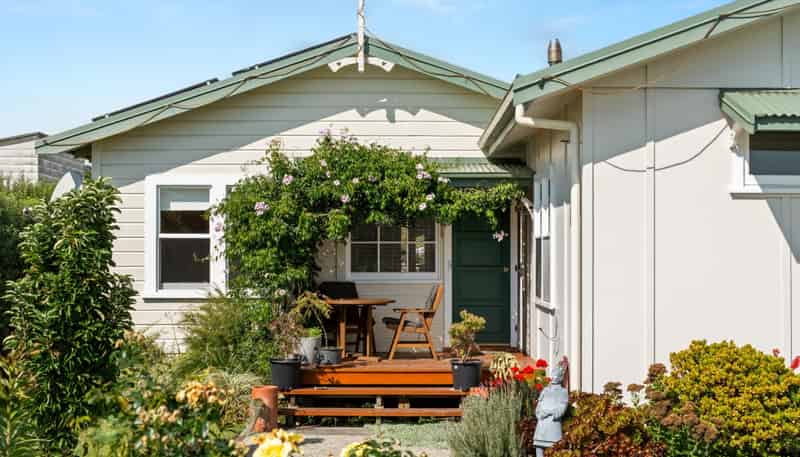 6 Kanakanaia , Te Karaka