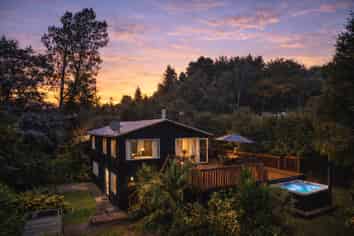 47 Waitakere Road, Waitakere