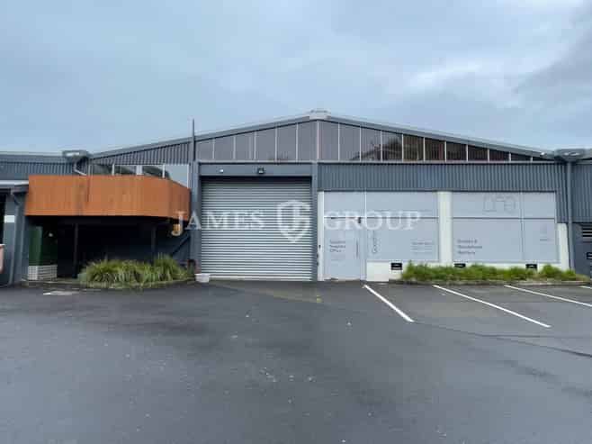 RARE PARNELL WAREHOUSE + PARKS