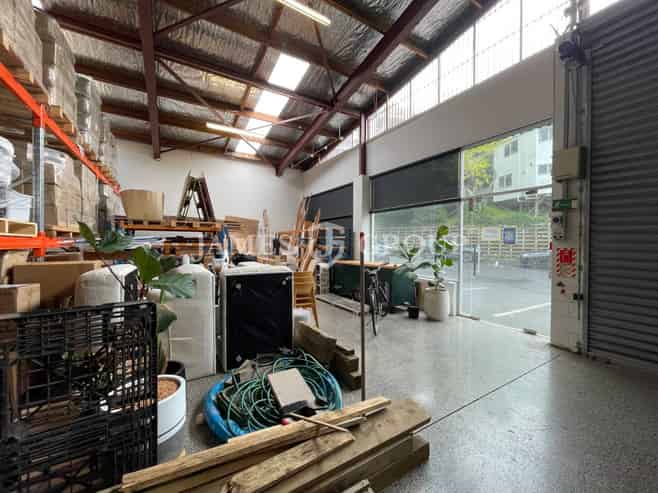 RARE PARNELL WAREHOUSE + PARKS