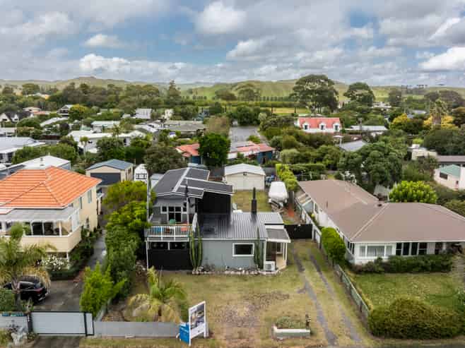 292 Clifton Road, Te Awanga