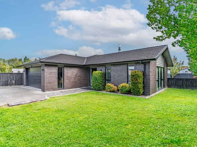 74A Park Road, Carterton