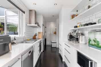 52 Tahi Terrace, Glen Eden