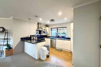 30 Nuneaton Drive, Flat Bush