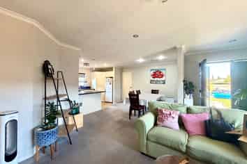 30 Nuneaton Drive, Flat Bush