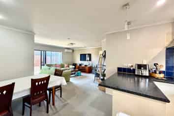 30 Nuneaton Drive, Flat Bush