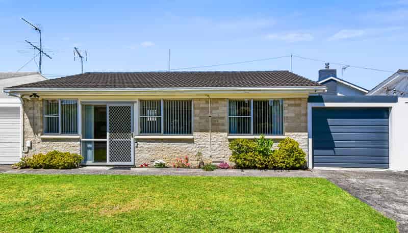 2/42 Halsey Road, Manurewa