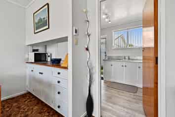 2/42 Halsey Road, Manurewa