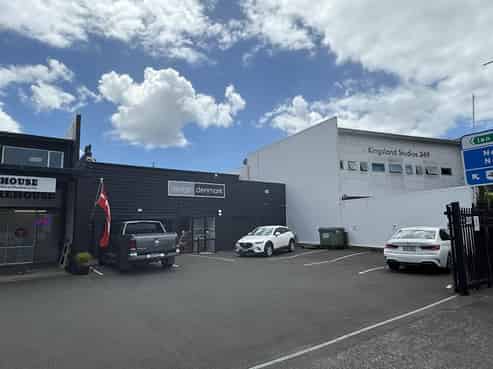 Ground Floor Showroom / Office