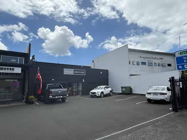 Ground Floor Showroom / Office