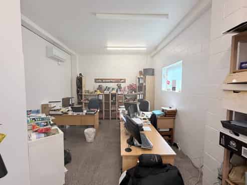 Ground Floor Showroom / Office