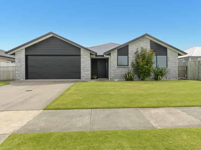 67 Goodwin Crescent, Pyes Pa