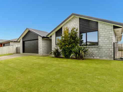 67 Goodwin Crescent, Pyes Pa