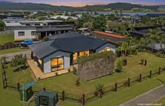 150 Harbour Drive, Matarangi