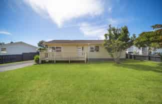 17  Sandrine Avenue, Clover Park