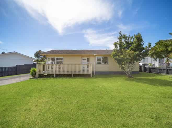 17  Sandrine Avenue, Clover Park