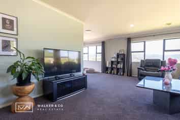 16 Kirton Drive, Riverstone Terraces