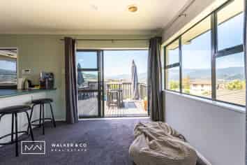 16 Kirton Drive, Riverstone Terraces