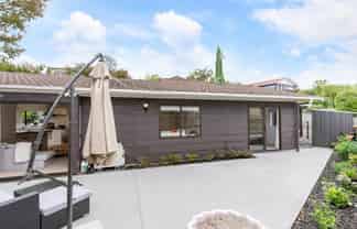 2/865 Beach Road, Waiake