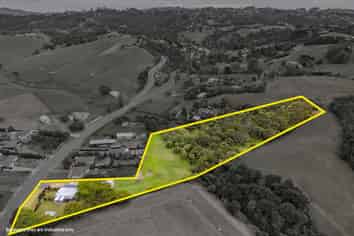 15 Bethells Road, Waitakere