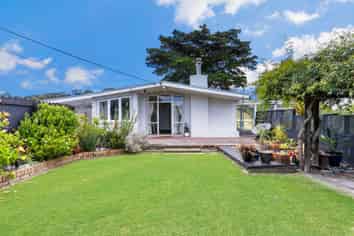 15 Bethells Road, Waitakere