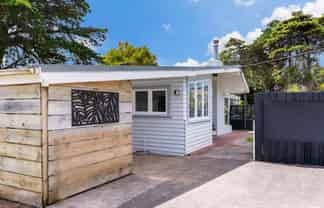 15 Bethells Road, Waitakere