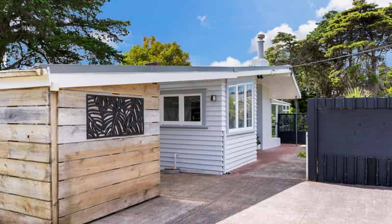 15 Bethells Road, Waitakere