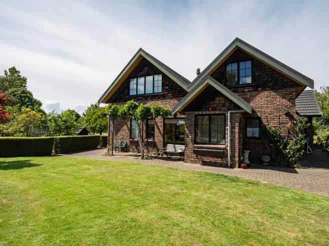 165 Lansdowne Road, Richmond