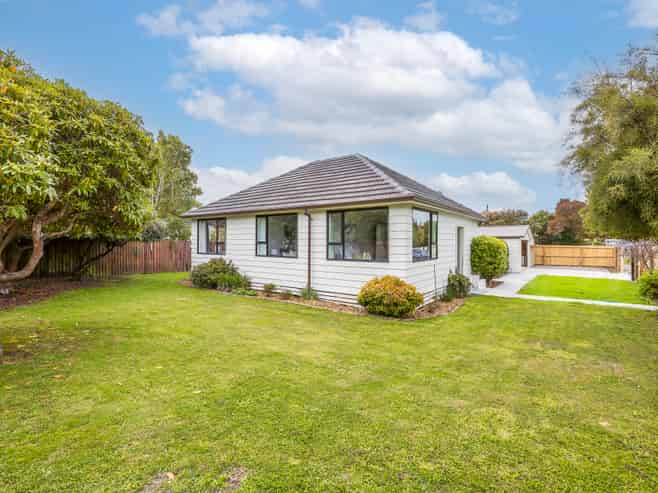 32 Bateman Avenue, Bryndwr