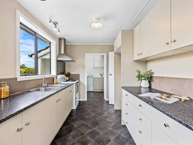 32 Bateman Avenue, Bryndwr