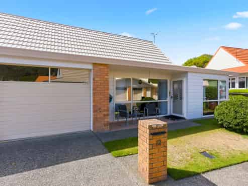 12/17 Redwood Close, Paraparaumu