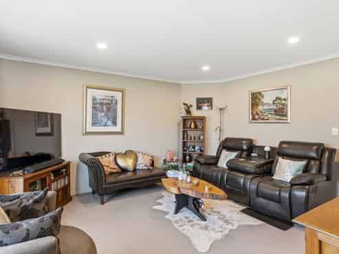 12/17 Redwood Close, Paraparaumu