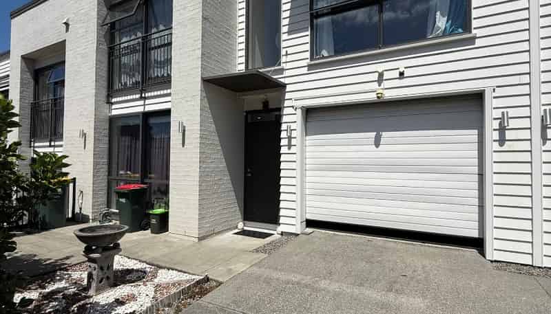 90 Matairangi Avenue, Totara Heights