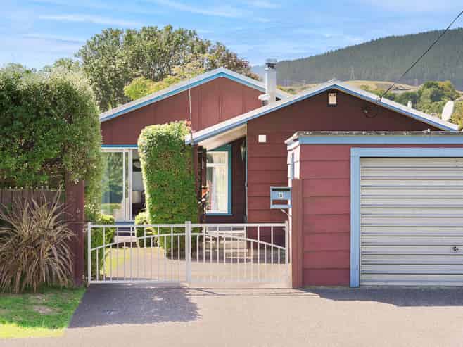 8 Rata Road, Raumati Beach