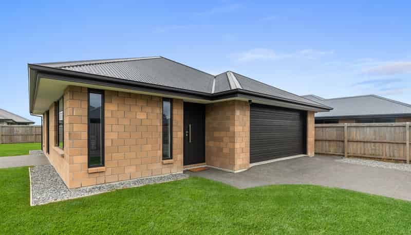 27 Lunn Crescent, LEESTON