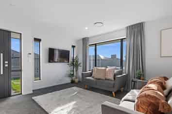 27 Lunn Crescent, LEESTON