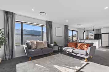 27 Lunn Crescent, LEESTON