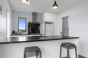 27 Lunn Crescent, LEESTON