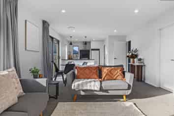 27 Lunn Crescent, LEESTON