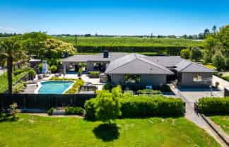 77 Algernon Road, Longlands