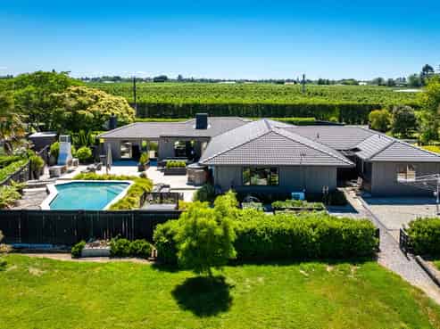 77 Algernon Road, Longlands