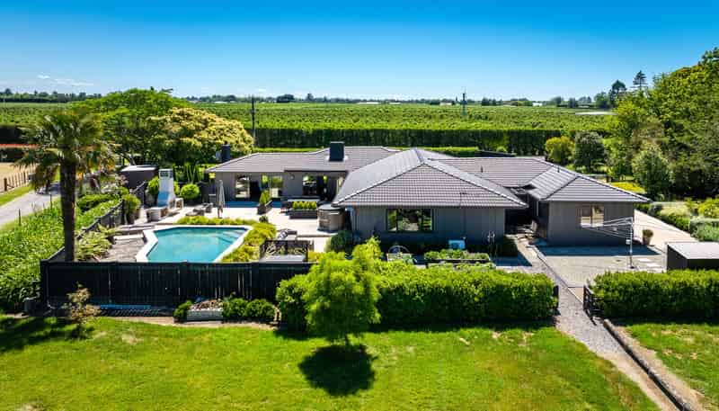 77 Algernon Road, Longlands