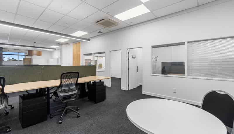 390 Grey Street East, Hamilton East