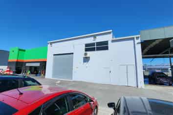 Standout Industrial Unit With Parking and Access