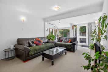 3B Pukatea Street, Eastbourne