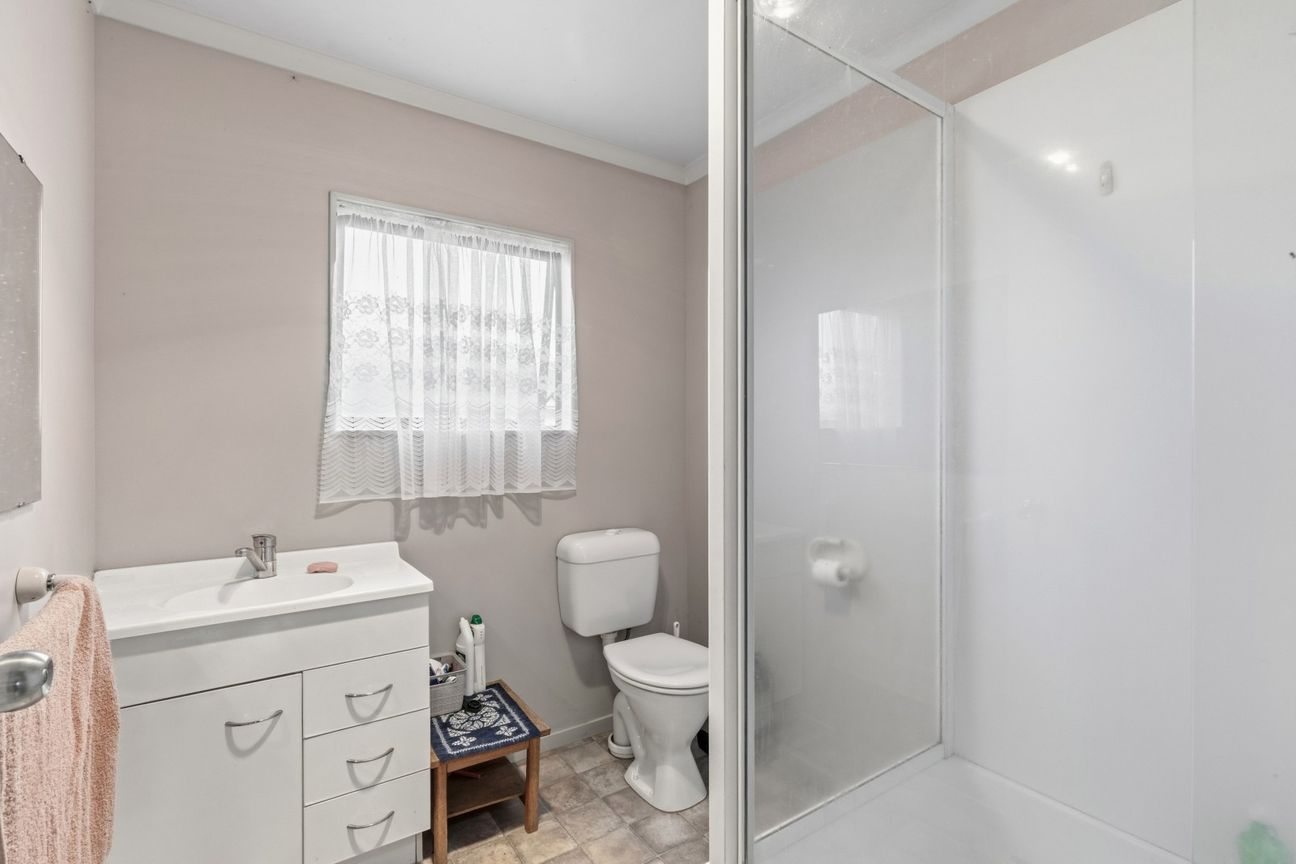 Freehold Living At $599,000 - Fler