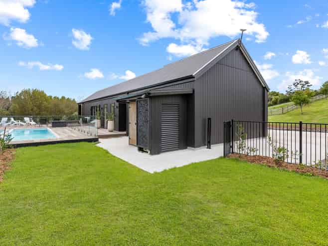 30 Hull Road, Waitoki