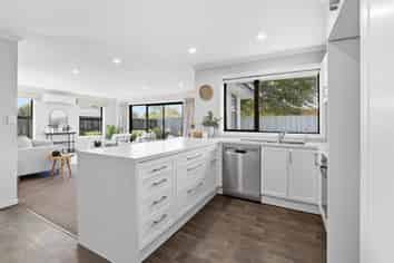 7 Woodham Drive, Allenton