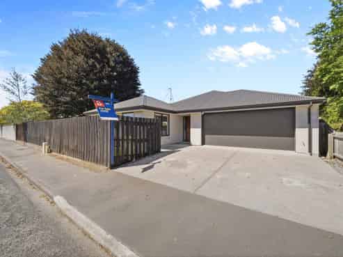 7 Woodham Drive, Allenton