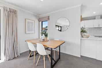 7 Woodham Drive, Allenton